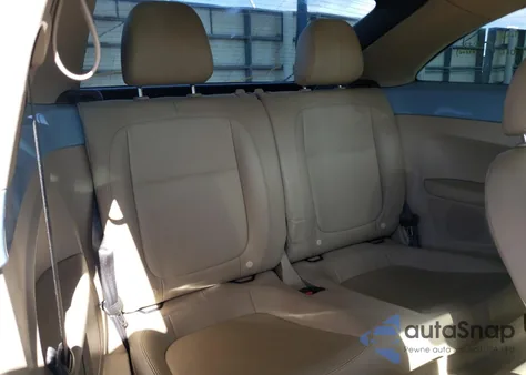 2014 Volkswagen Beetle 1.8T z USA, uszkodzony, nr VIN 3VWJ17ATXEM663919